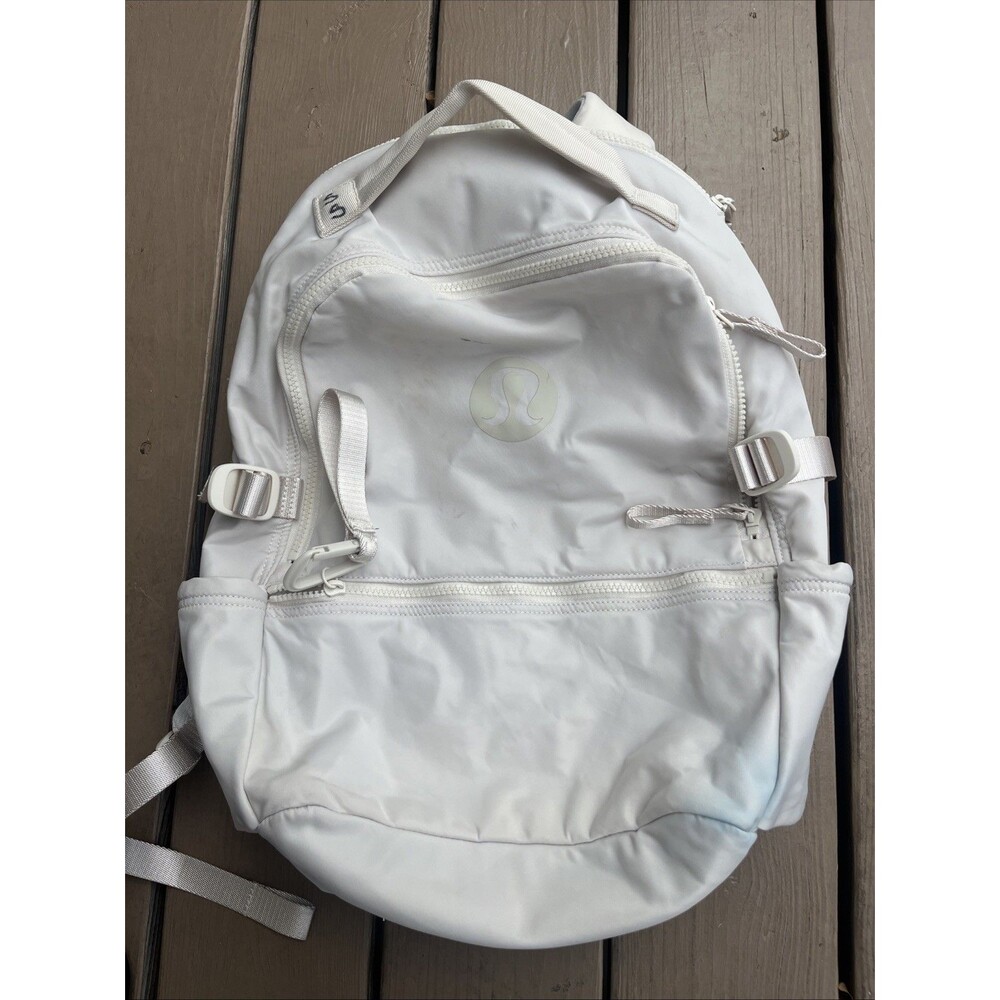 LULULEMON Fast Track Bag 2.0 10L Convertible Crossbody Backpack White Colored
